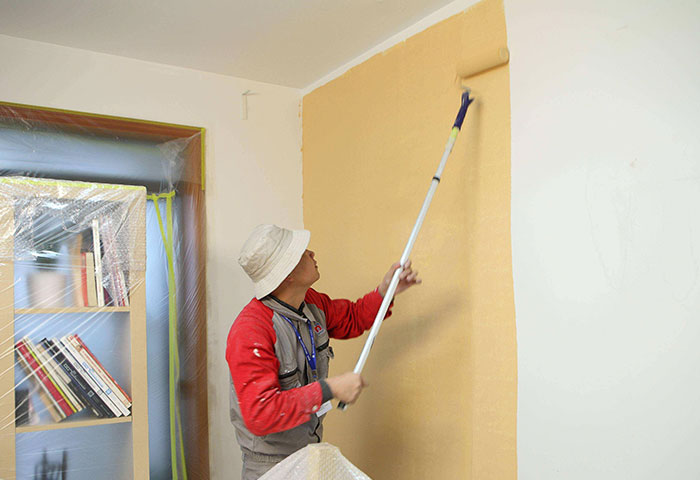 新房装修刷了乳胶漆，想改成墙布，乳胶漆墙面能贴墙布吗？