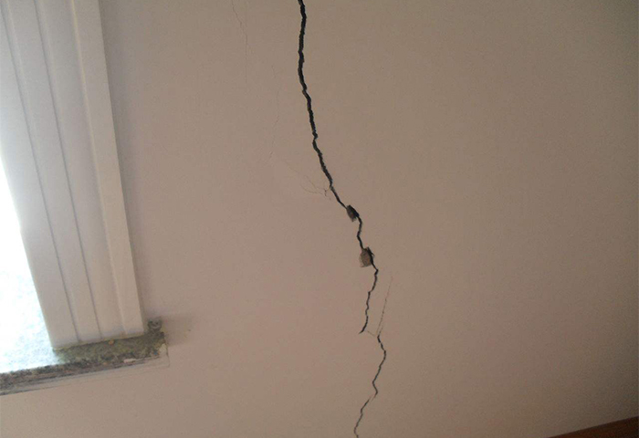 家装墙面裂缝的原因及处理办法 墙面裂缝怎么办