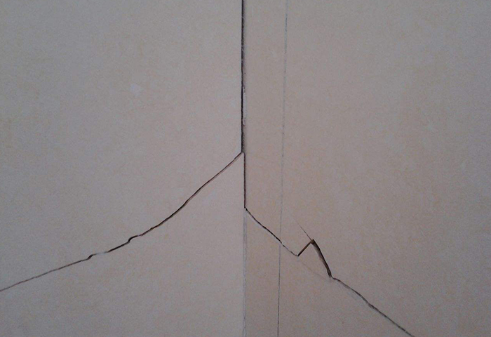 墙面裂缝处理步骤.jpg
