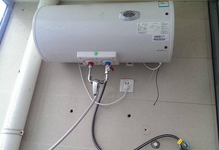 新房装修选择电热水器还是燃气热水器？燃气热水器与电热水器的区别有哪些？
